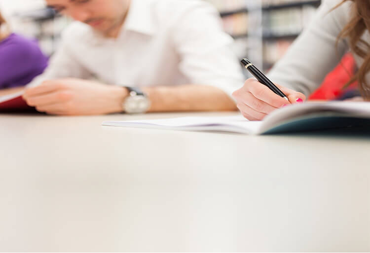 candidats présélectionnés pour les bourses canadiennes d'exemption des frais de scolarité majorés 2016